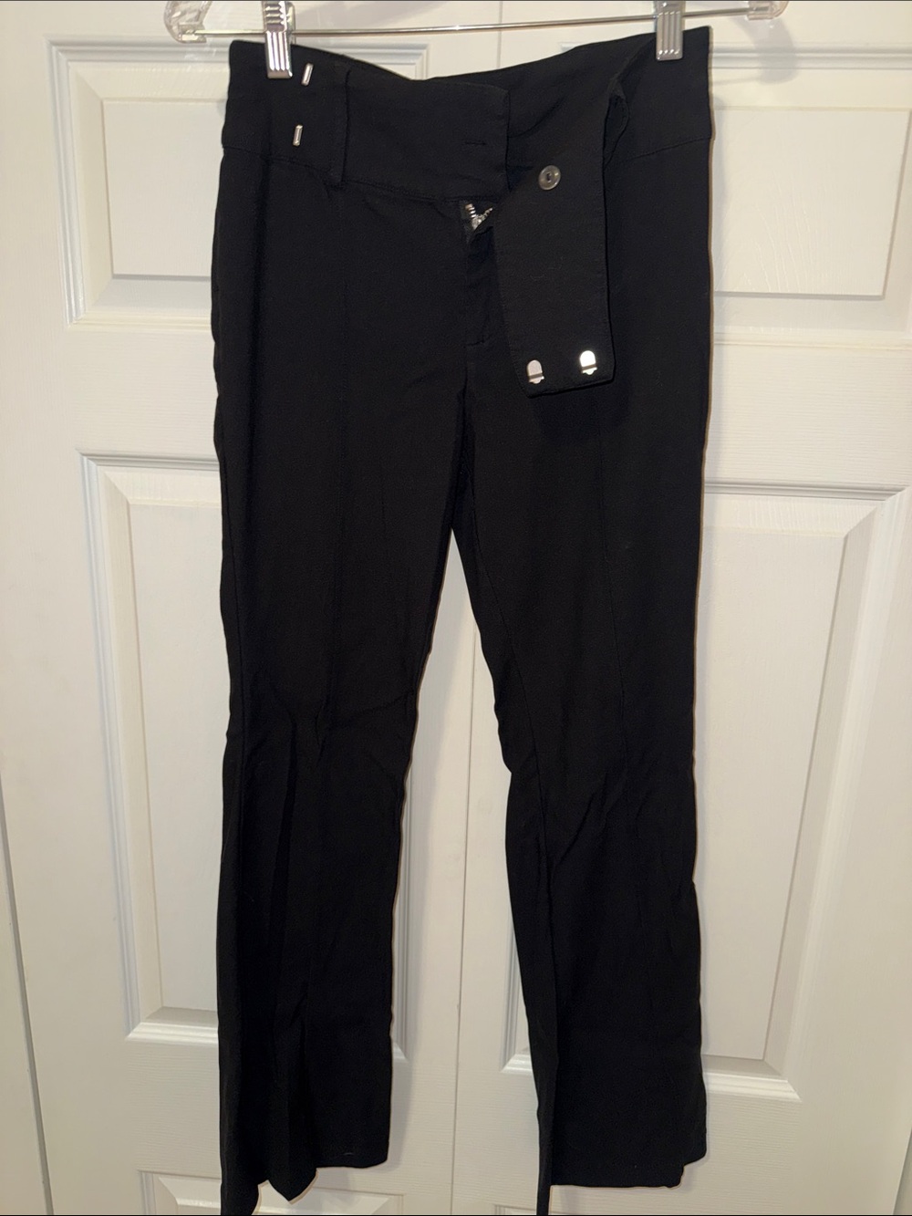 No Boundaries Women's Black Straight-Leg Pants